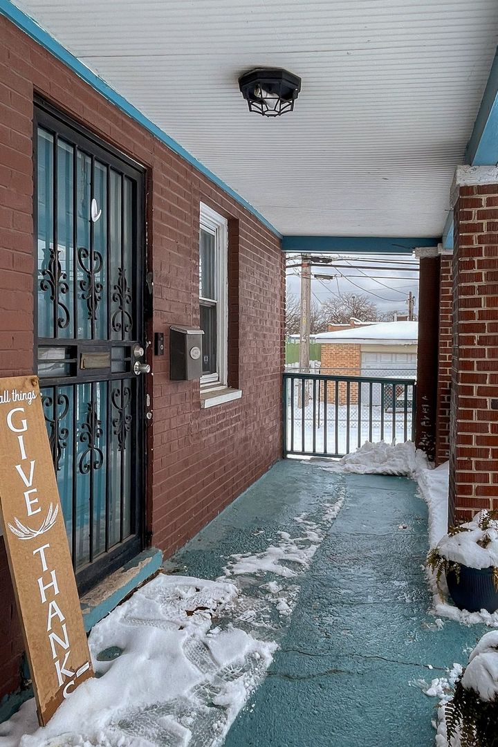 9516 South Yale Avenue Chicago IL 60628
