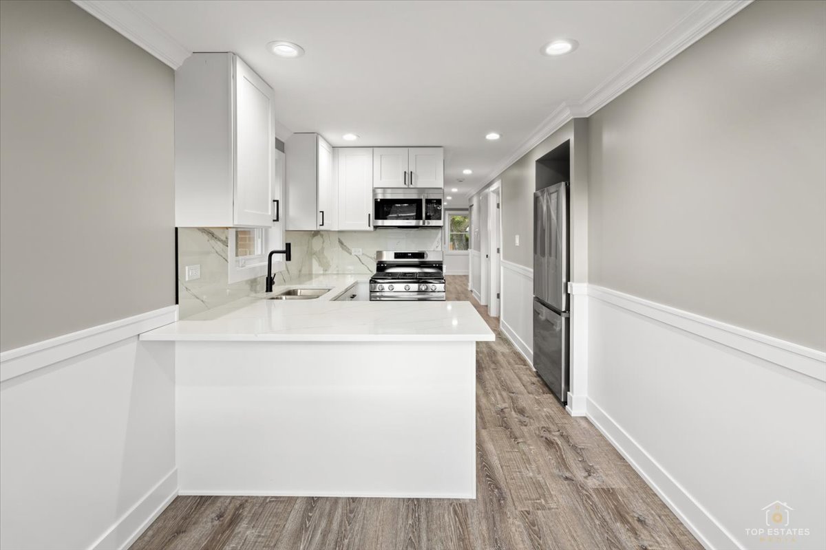 11630 South May Street Chicago IL 60643