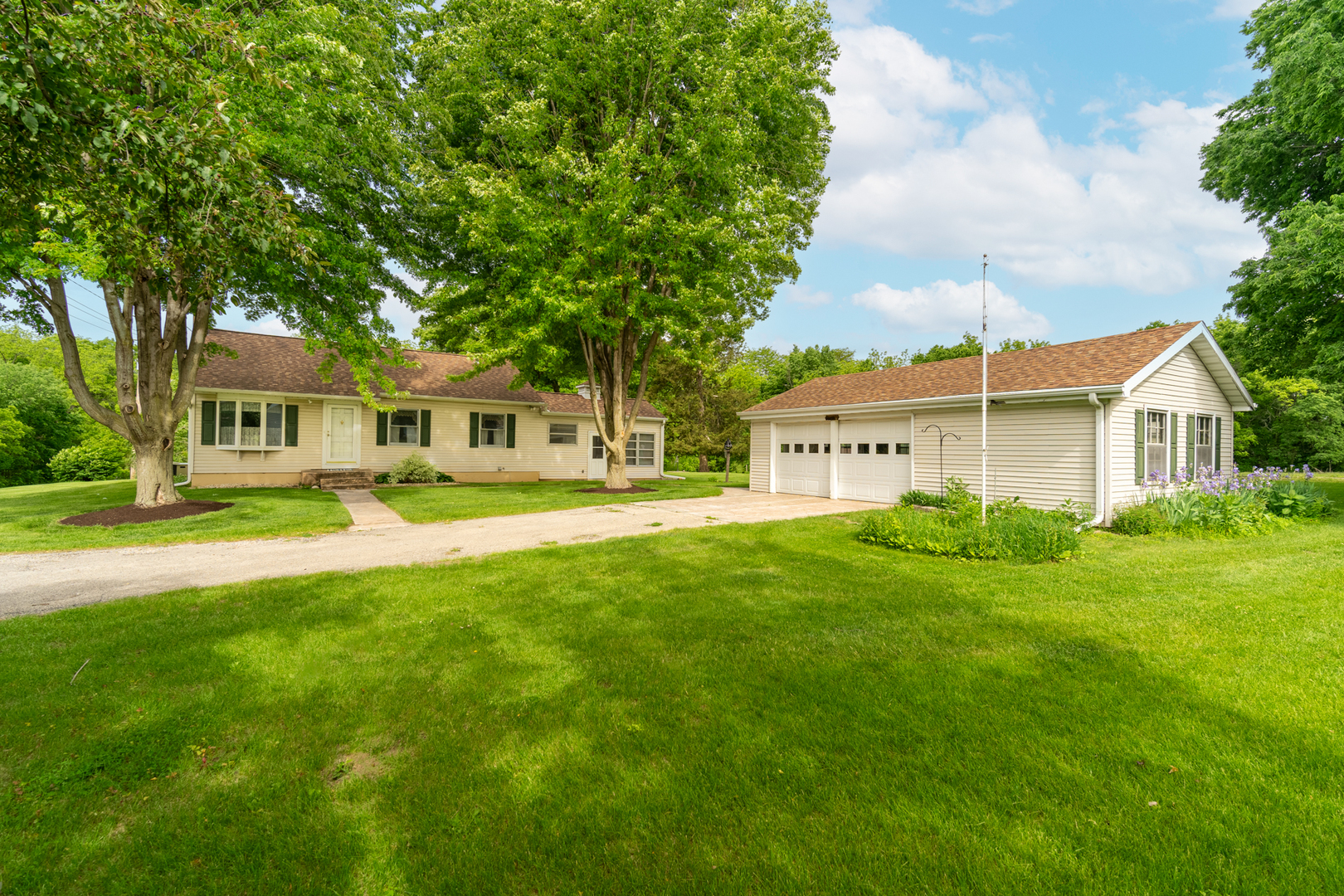 698 North 2853rd Road Lasalle IL 61301