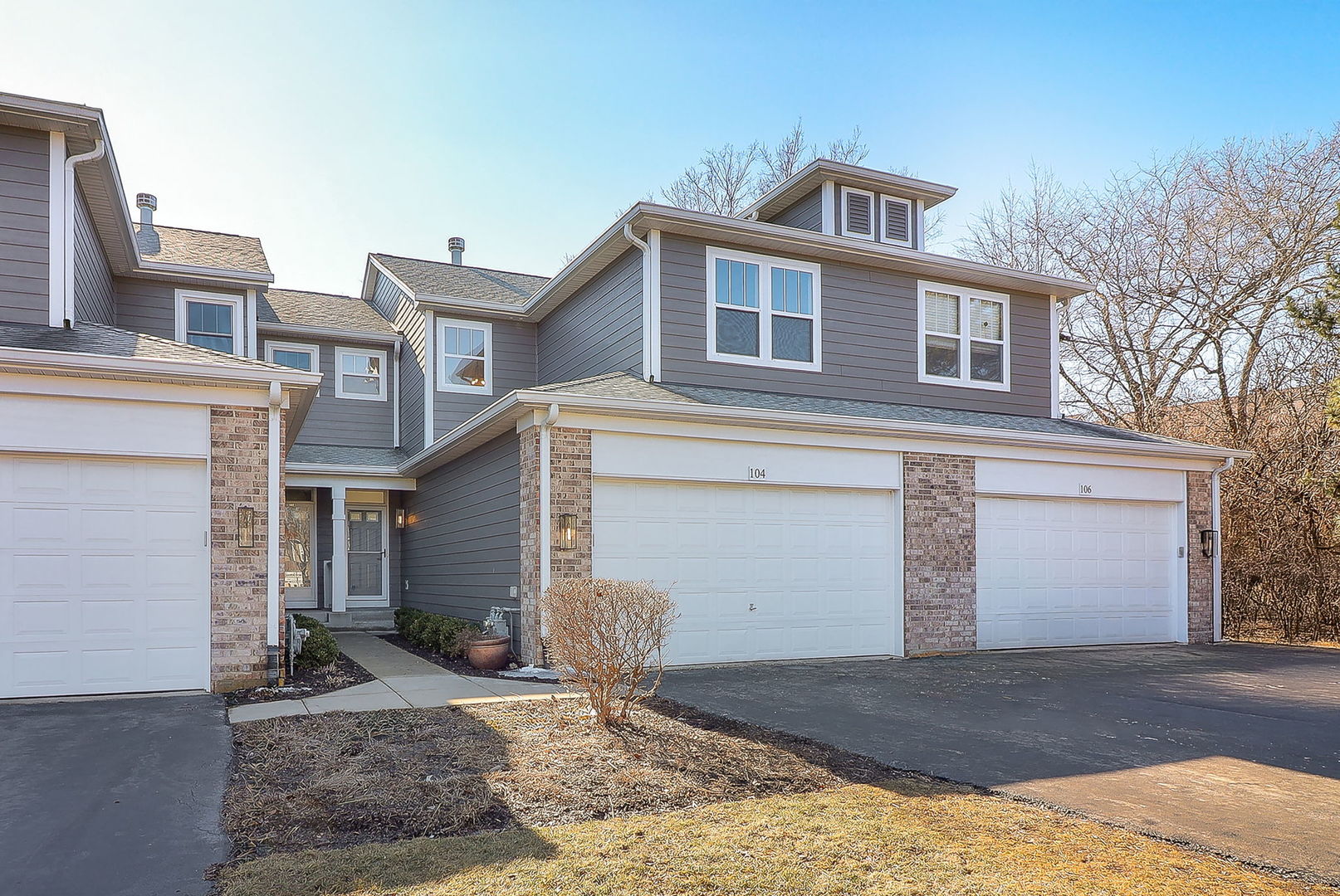 104 Woodview Court Glen Ellyn IL 60137