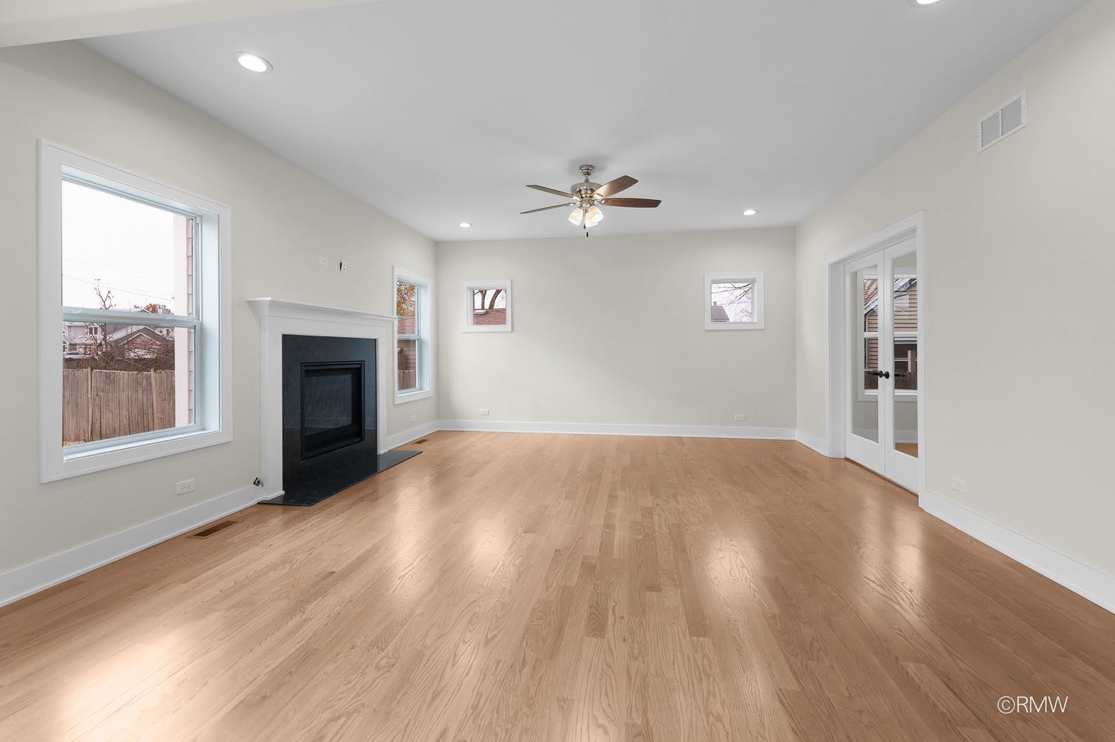 25W275 Doris Avenue Carol Stream IL 60188