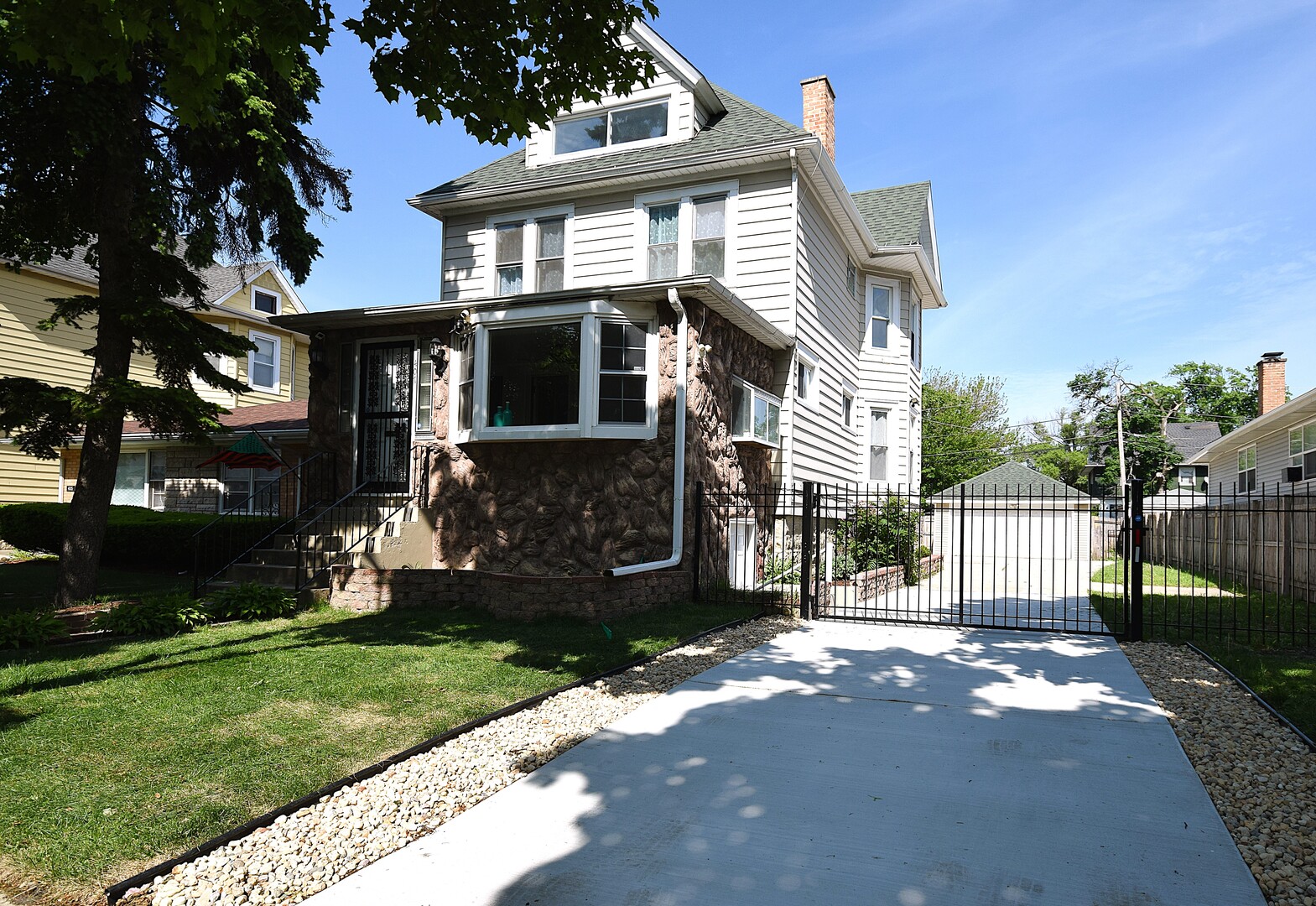 407 South 20th Avenue Maywood IL 60153