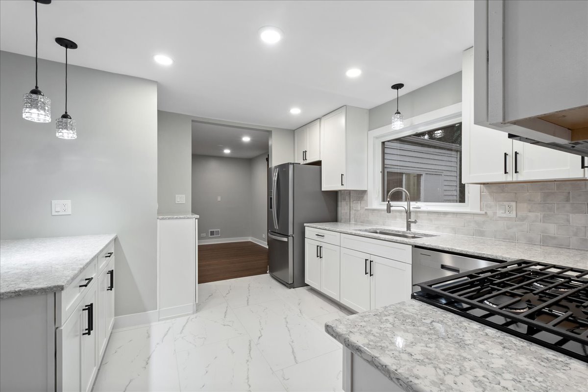 7087 North Mcalpin Avenue Chicago IL 60646