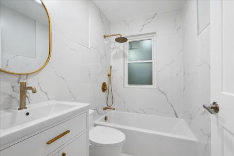 7087 North Mcalpin Avenue Chicago IL 60646