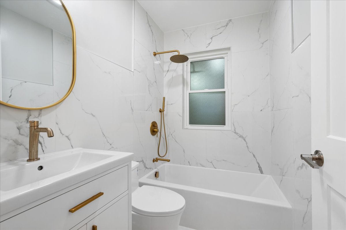 7087 North Mcalpin Avenue Chicago IL 60646