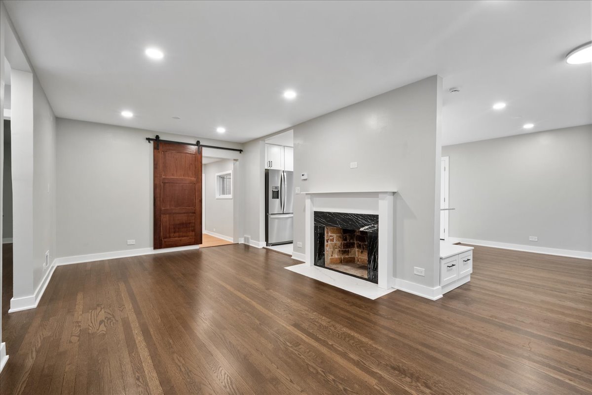 7087 North Mcalpin Avenue Chicago IL 60646