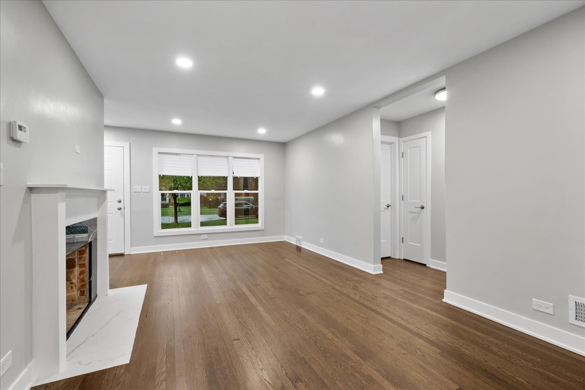 7087 North Mcalpin Avenue Chicago IL 60646