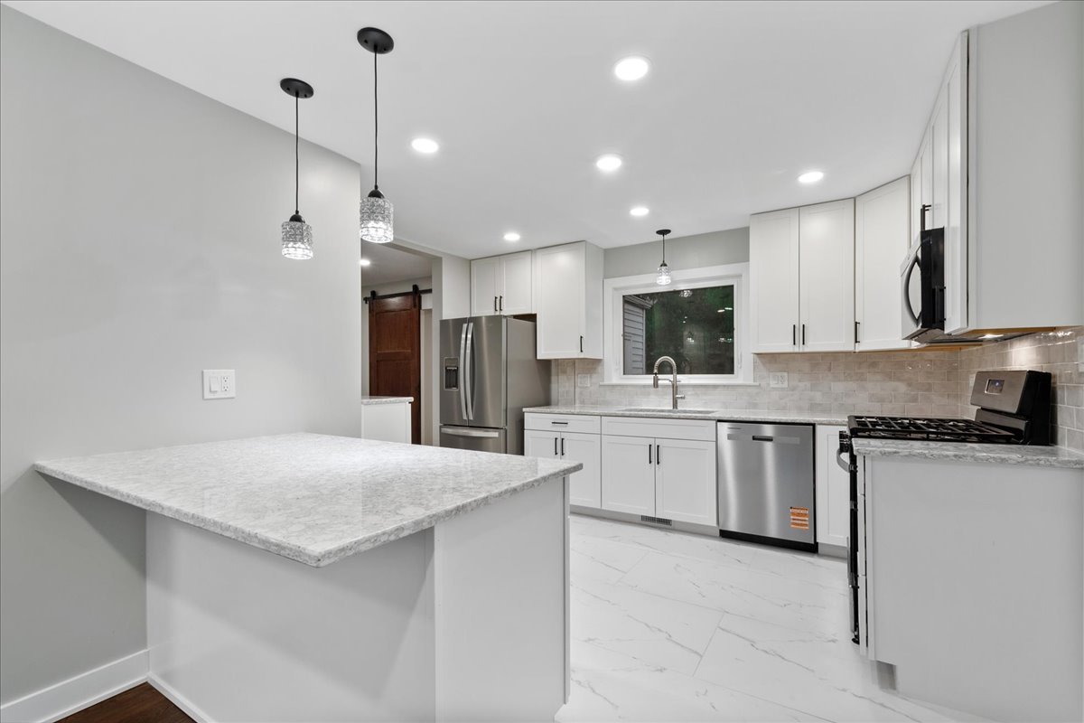 7087 North Mcalpin Avenue Chicago IL 60646