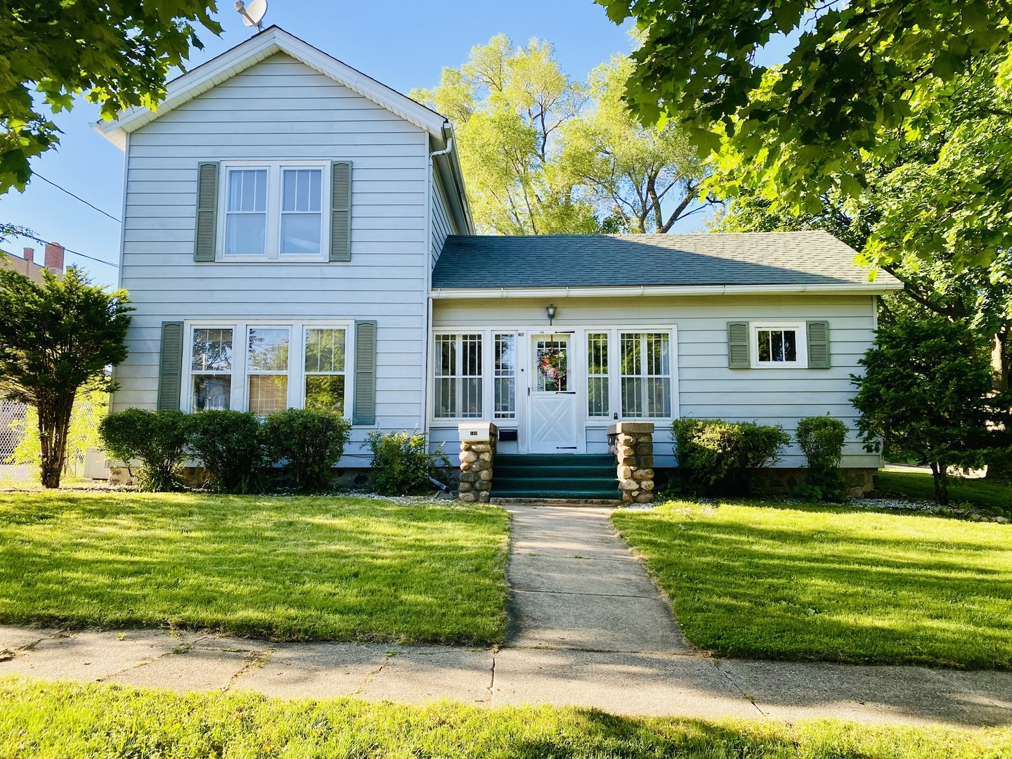 106 Dewey Street Harvard IL 60033