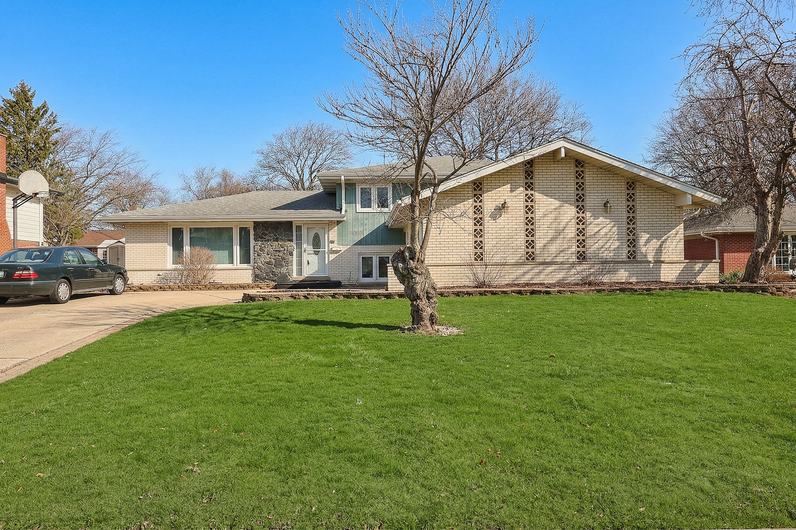 18W194 Claremont Drive Darien IL 60561