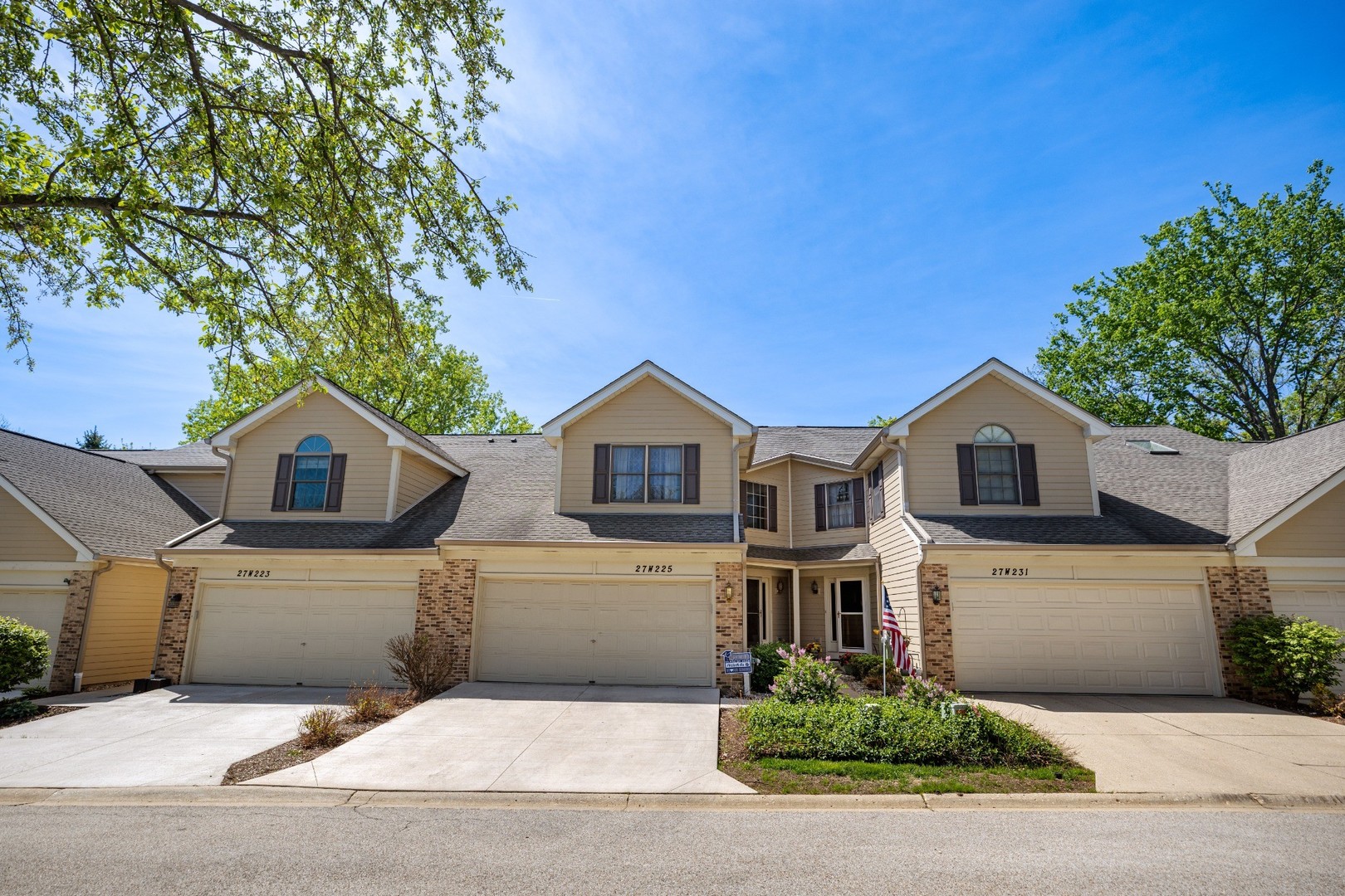 27W225 Ash Court Winfield IL 60190