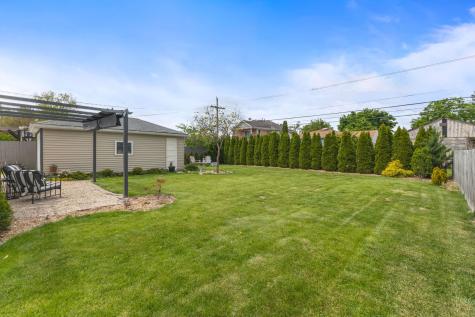 1076 South 3rd Avenue Des Plaines IL 60016