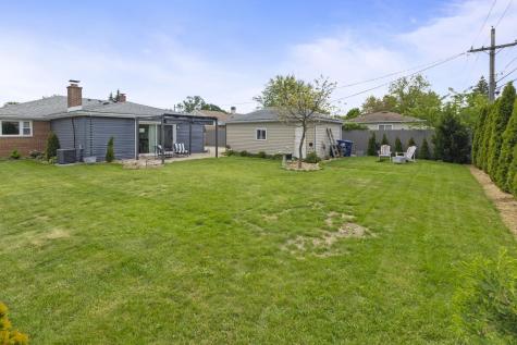 1076 South 3rd Avenue Des Plaines IL 60016