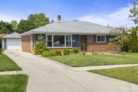 1076 South 3rd Avenue Des Plaines IL 60016
