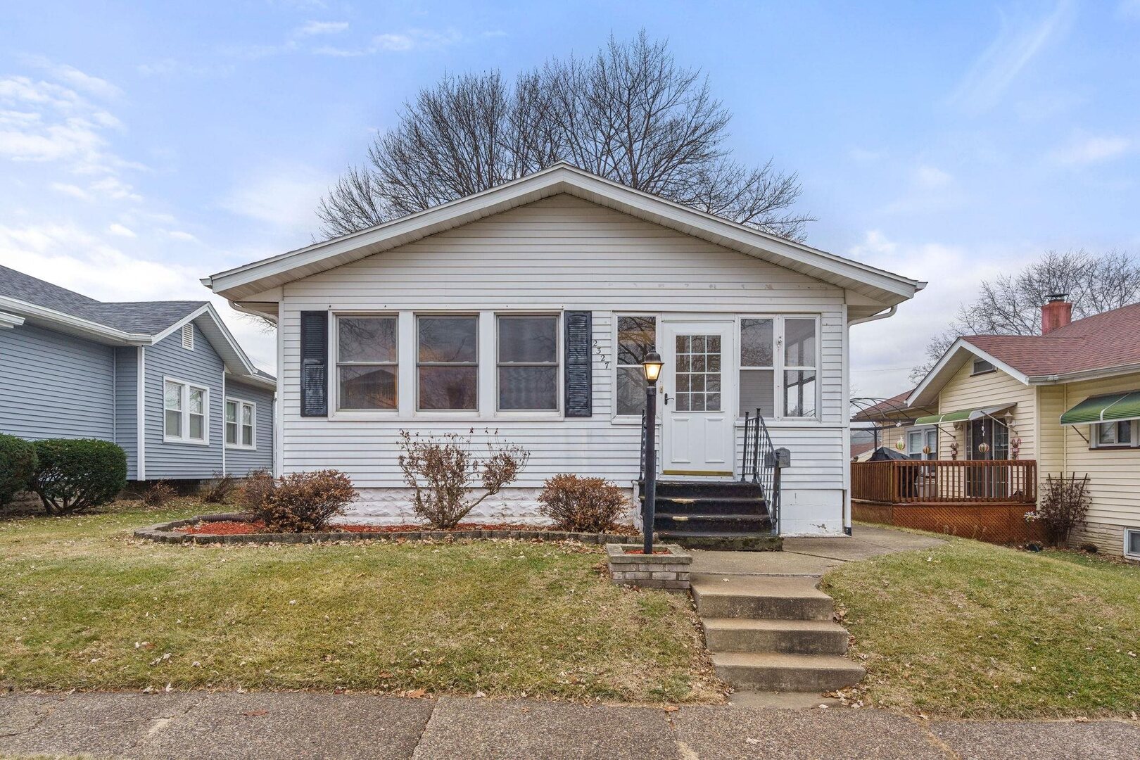 2327 6TH Street Moline IL 61265