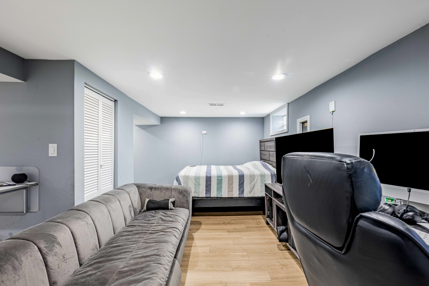 5227 South Neenah Avenue Chicago IL 60638
