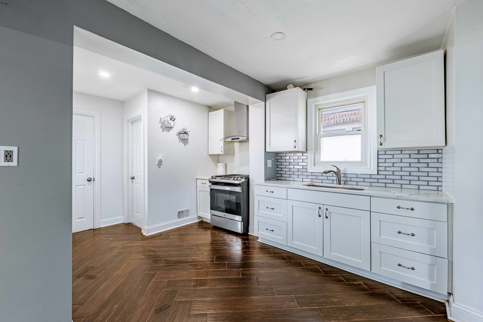 5227 South Neenah Avenue Chicago IL 60638