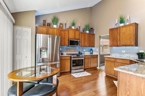 204 Dickens Trail Elgin IL 60120