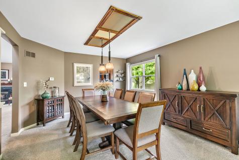 204 Dickens Trail Elgin IL 60120