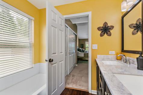 204 Dickens Trail Elgin IL 60120