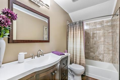 204 Dickens Trail Elgin IL 60120