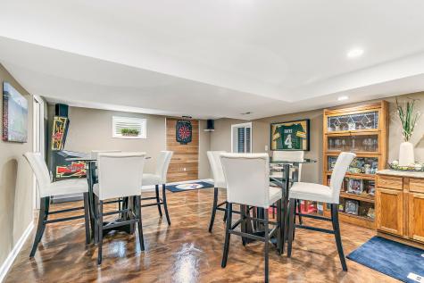 204 Dickens Trail Elgin IL 60120