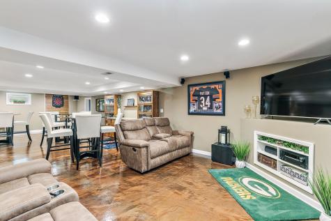 204 Dickens Trail Elgin IL 60120