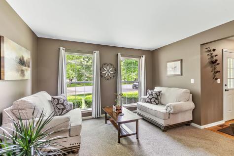 204 Dickens Trail Elgin IL 60120