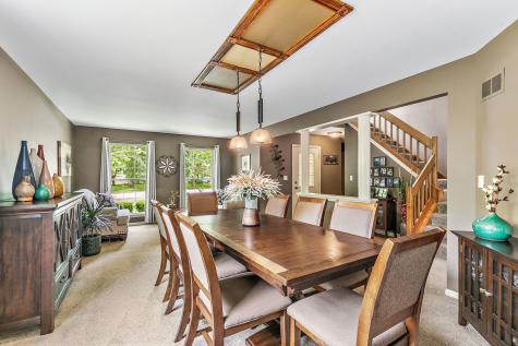 204 Dickens Trail Elgin IL 60120
