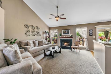 204 Dickens Trail Elgin IL 60120