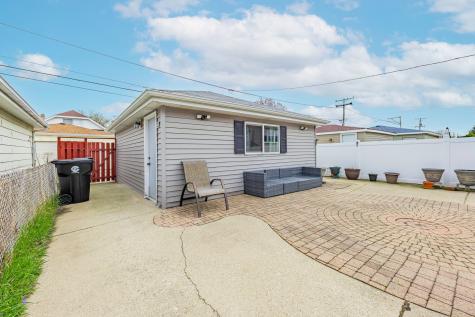 3739 Clinton Avenue Berwyn IL 60402