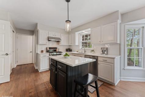 635 Oakview Drive Algonquin IL 60102