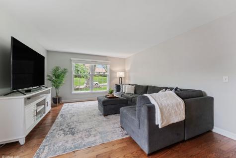 635 Oakview Drive Algonquin IL 60102