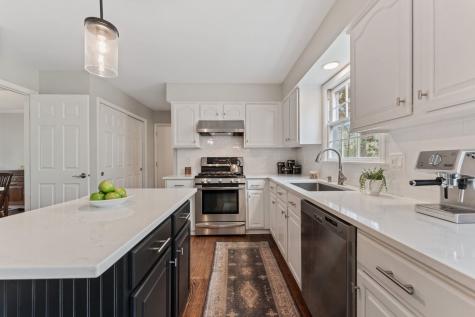 635 Oakview Drive Algonquin IL 60102