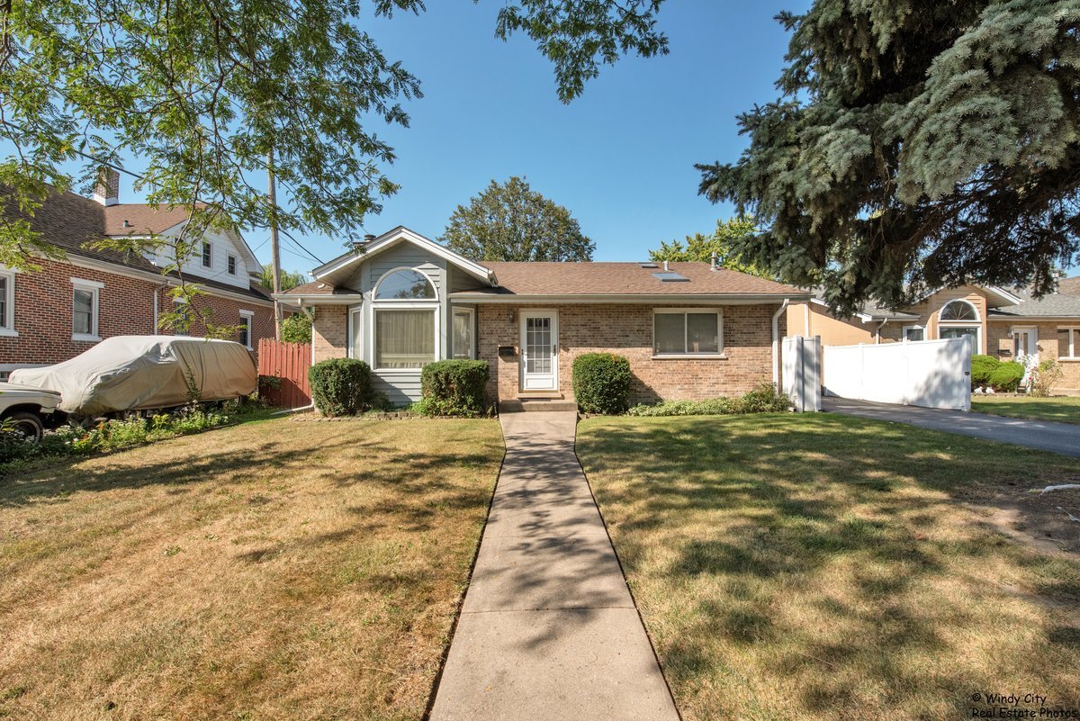 152 North May Street Addison IL 60101