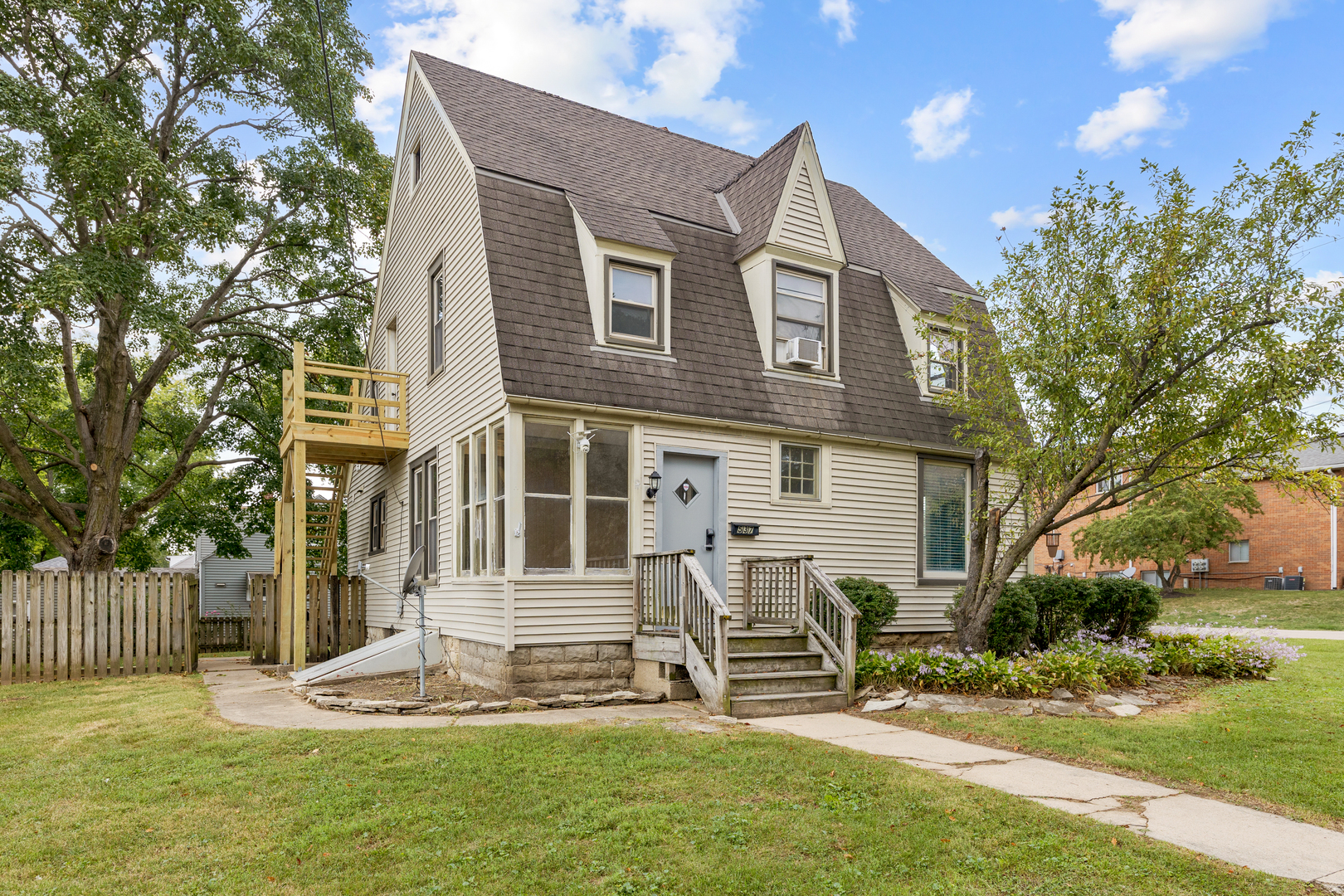 537 Hartford Avenue Aurora IL 60506