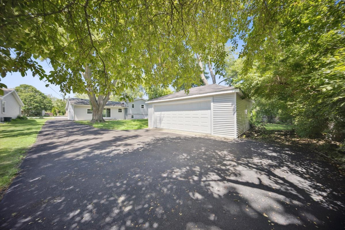 22W633 Burr Oak Drive Glen Ellyn IL 60137