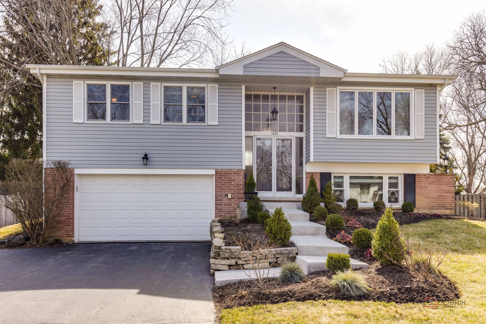 1045 Crestfield Avenue Libertyville IL 60048