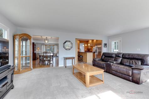 1045 Crestfield Avenue Libertyville IL 60048