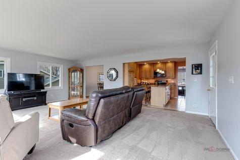 1045 Crestfield Avenue Libertyville IL 60048