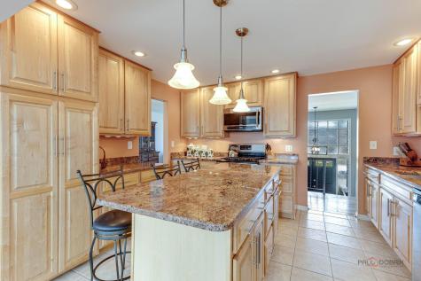 1045 Crestfield Avenue Libertyville IL 60048