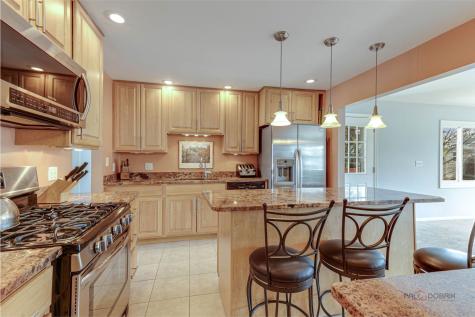 1045 Crestfield Avenue Libertyville IL 60048