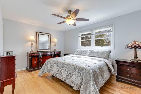 1045 Crestfield Avenue Libertyville IL 60048