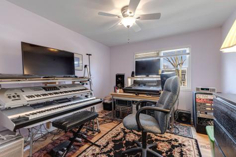 1045 Crestfield Avenue Libertyville IL 60048