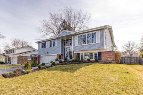 1045 Crestfield Avenue Libertyville IL 60048