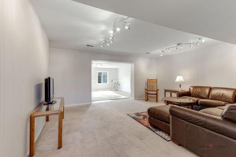 1045 Crestfield Avenue Libertyville IL 60048