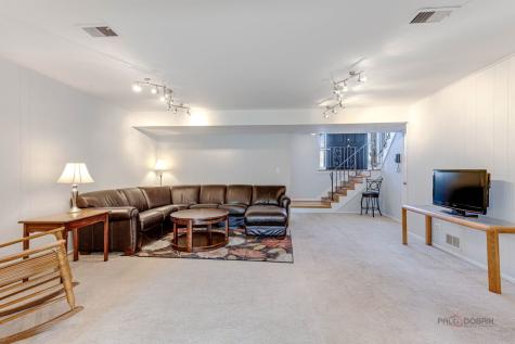 1045 Crestfield Avenue Libertyville IL 60048