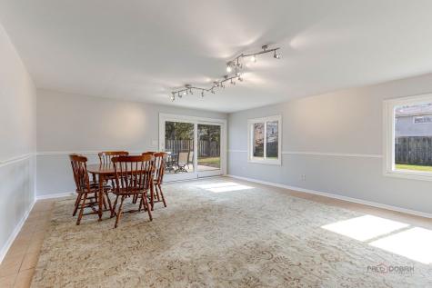 1045 Crestfield Avenue Libertyville IL 60048