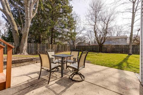1045 Crestfield Avenue Libertyville IL 60048