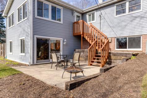 1045 Crestfield Avenue Libertyville IL 60048